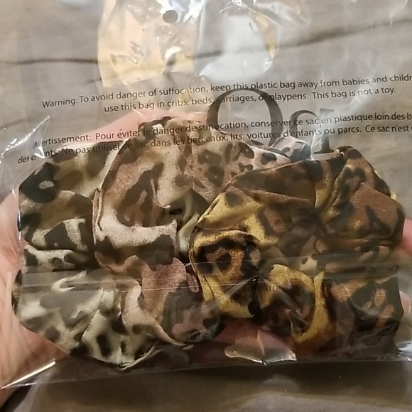 BNIB Noir Jewelry Ombre Leopard Scrunchies - Picture 4 of 4
